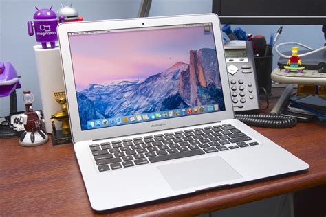 Review The 2015 Macbook Airs Once Trailblazing Design Is Showing Its