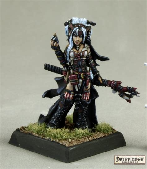 60048 Feiya Iconic Witch And Fox Familiar Reaper Miniatures