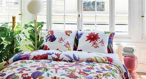 Aujourd'hui, christian lacroix est un acteur majeur de la mode contemporaine, aussi bien pour les hommes que pour les femmes. Housse De Couette Christian Lacroix Jardin Tropical ...