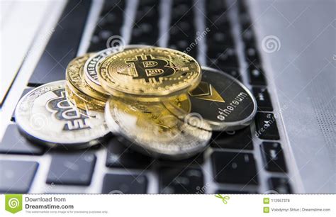A crypto cropped up on coinmarketcap earlier this week seemingly unannounced. Bitcoinmuntstuk Op Een Bovenkant Van Andere Crypto ...