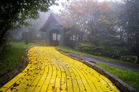 Eerie Images Show An Abandoned Wizard Of Oz Theme Park