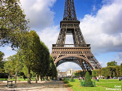 Explore the best of france including the eiffel tower, the food, culture, bakeries, arc de triumphe, the louvre, sainte chapelle and so many. eiffel tower | Great Atmosphere.