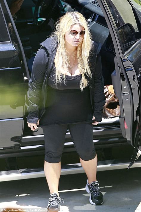 Jessica Simpson Successfully Stays At Weight Loss Goal Daily Mail Online