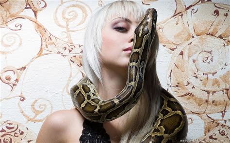 Beautiful Women Photo Shoots With Snakes Rinnoo Net Website
