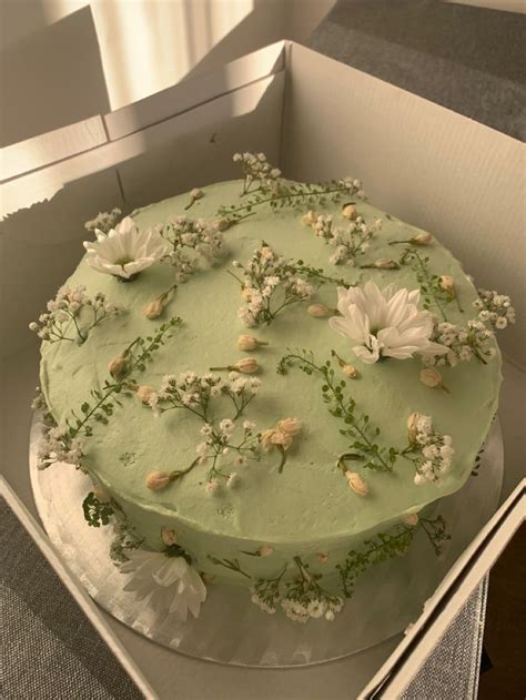 Green Aesthetic Flower Cake In 2021 Kuchen Und Torten Cafe Essen