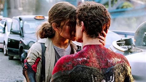 Spider Man Peter Parker And Mj Kiss Scene Spider Man Far From Home