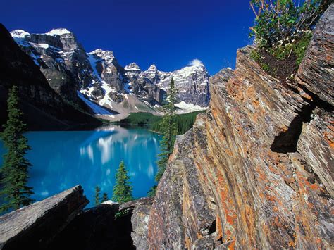 Amazing World And Fun Moraine Lake Canada Amazing Places