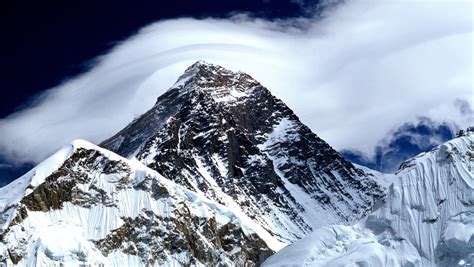 Mount Everest Grows As China Nepal Agree New Height