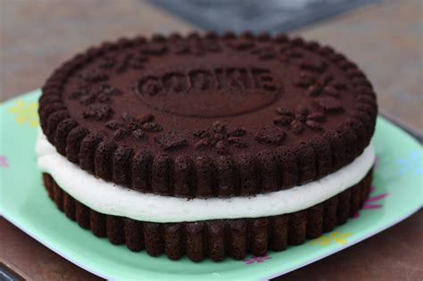 A Crafty Escape Oreo Cookie Cake