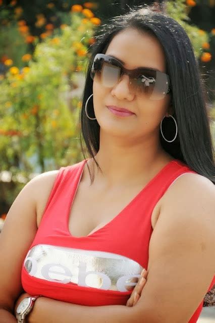 Telugu Actress Mallu Aunty Apurva Hot Cleavage Pics In Red Tight