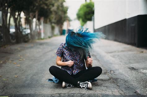 Wrap the hair in foil, let the dye set, and wait. 10 Best Blue Hair Dye in 2020 - Reviews and Buying Guide