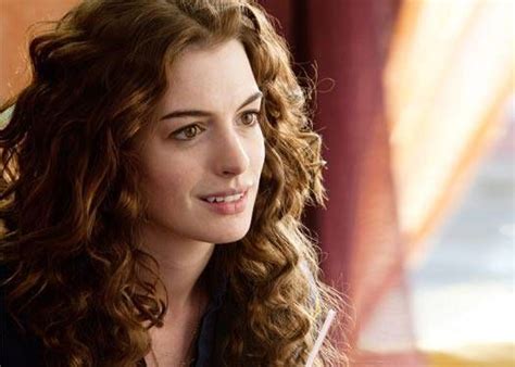 Anne Hathaway Curly Hair Anne Hathaway Hair Curly Hair Styles Hair