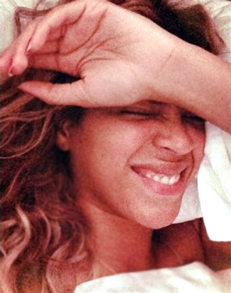 Beyonce Posts Selfies Of Flawless Waking Up Face On Instagram