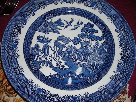 Blue Willow Plate Made In England Blue Willow Willow Pattern Patterned Plates