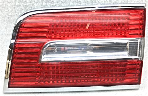 OEM Lincoln Navigator Right Passenger Side Gate Mounted Tail Lamp Guide Chipped Alpha Automotive