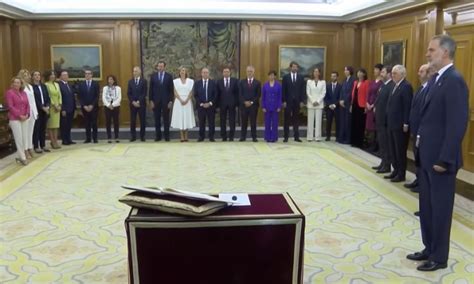 Los Ministros Del Nuevo Gobierno De Coalición De Pedro Sánchez Prometen Sus Cargos Ante El Rey