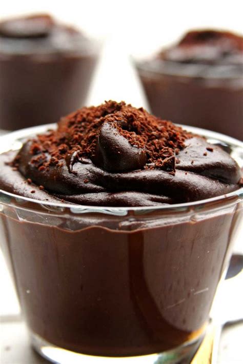 2) quando o chocolate estiver derretido, junte ¼ da aquafaba batida e envolver muito bem no chocolate. MUSSE DE CHOCOLATE VEGANO - Amor Pela Comida | Reeducação ...