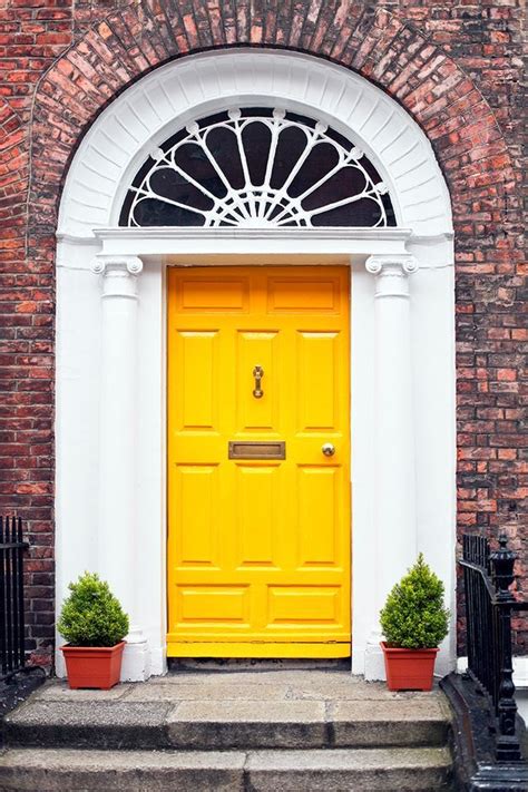 Your front door should be the focal point of your home, and it should stand out from the rest of the front facade. What colour should you paint your front door? in 2020 ...