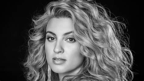 Tori Kelly Sets Record With Her Chart Topping New Project Hiding Place Capitol Records