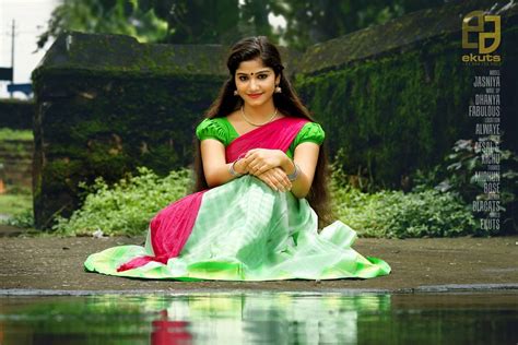 Kerala Beautiful Actress Jasnya Jayadeesh Photos Gallery 1