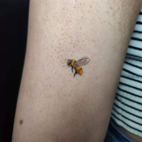 Mom Tattoos Tiny Tattoos Cute Tattoos Simple Tattoos Honey Bee Tattoo Bumble Bee Tattoo