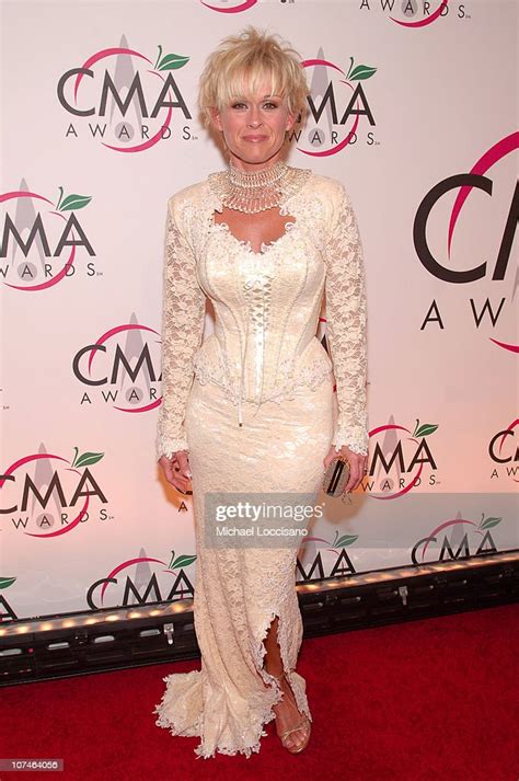 Lorrie Morgan During The 39th Annual Cma Awards Arrivals At Madison