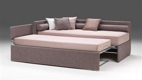 L'acquisto di un letto contenitore mette a disposizione della casa un volume contenitore che, con tutte le altre soluzioni, resterebbe inutilizzato. RETE SUPERIORE BASCULANTE PER AGEVOLARE IL RIFACIMENTO DEL LETTO RIVESTIMENTI: … | Letto singolo ...