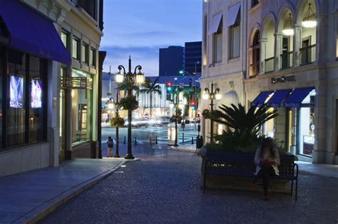 10 Best Shopping Streets In The World Yallabook