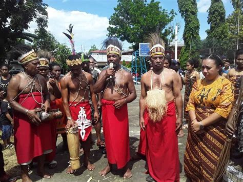 Prosesi Upacara Adat Perkawinan Suku Biak Papua Macam Macam Tarian My Xxx Hot Girl