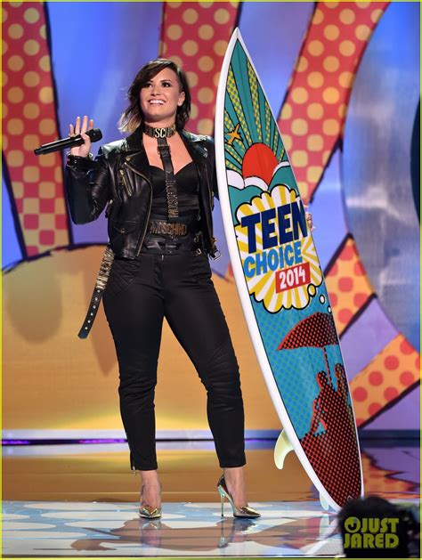 Demi Lovato Performs And Wins At Teen Choice Awards 2014 Video Photo