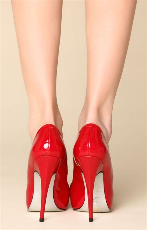 Красные туфли Каблуки Сексуальные высокие каблуки Красные туфли
