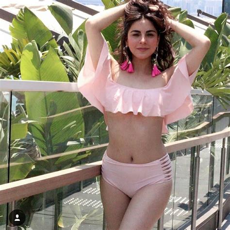 Kundali Bhagya Actress Shraddha Arya Sizzles In A Bikini Follow For More Updates