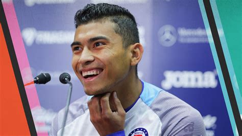 Página oficial de orbelin pineda, jugador profesional de chivas y seleccionado nacional. Orbelín Pineda hace un guiño para regresar a Chivas | Futbol Total