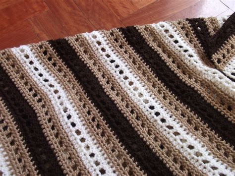 Se inserta la aguja en el primer punto para tejer ; Cubrecamas tejidos a crochet - Imagui