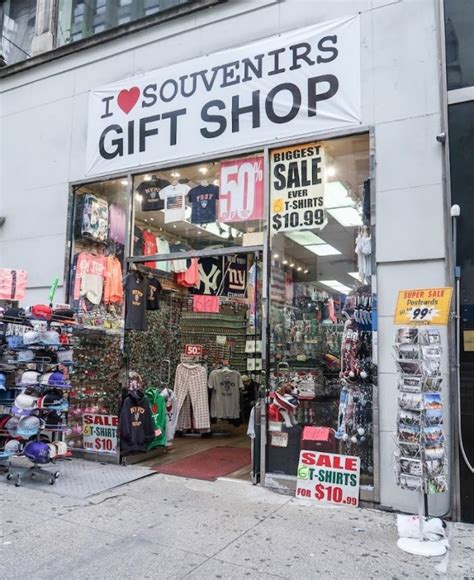 47 Best Souvenirs From New York And Where To Buy Them
