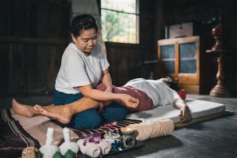 massage et spa traitement relaxant du syndrome de bureau style de massage thaï traditionnel