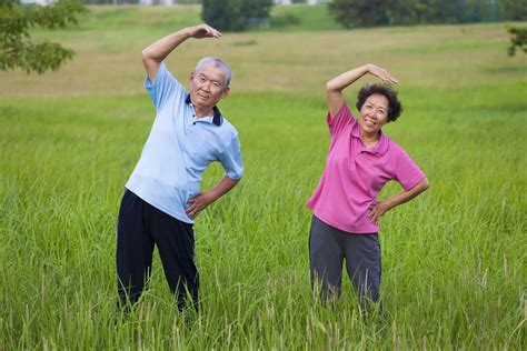 การออกกำลังกายสำหรับผู้สูงอายุ ควรออกกําลังกายแบบนี้
