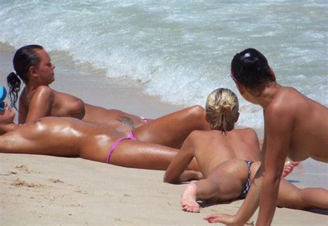 Girls Sunbathing Topless Picsninja