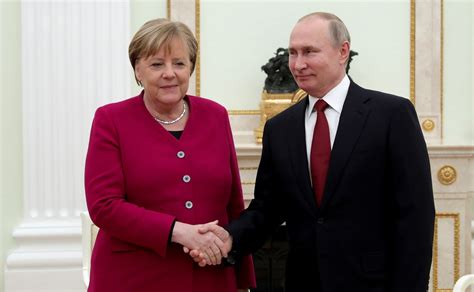 Merkel Rozmawia Z Putinem O Walce Z Koronawirusem Kresy