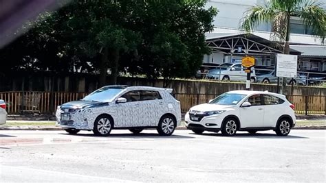 It is available in 6 colors, 4 variants, 1 engine, and 1 transmissions option: Geely Binyue Spied Testing in Malaysia. Proton X50 ...