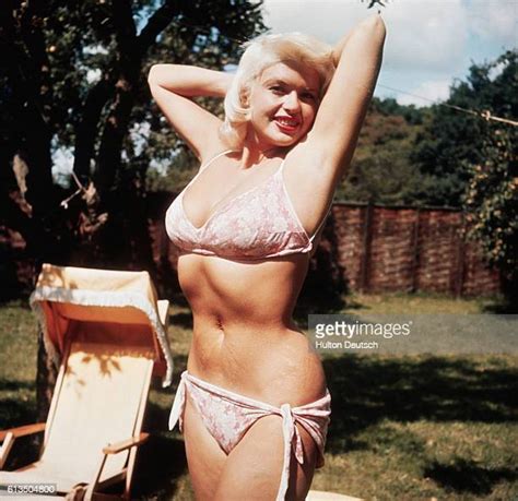 jayne mansfield posing photos and premium high res pictures getty images