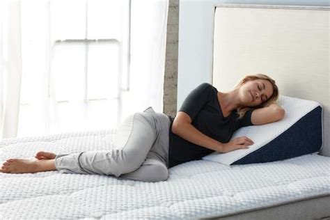 How To Use A Wedge Pillow Bed Wedge Pillow Benefits Bed Wedge Pillow