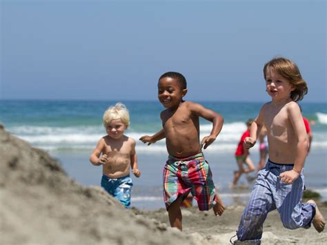 Дети Нудисты Нагие На Пляже Фото Картинки рисунки