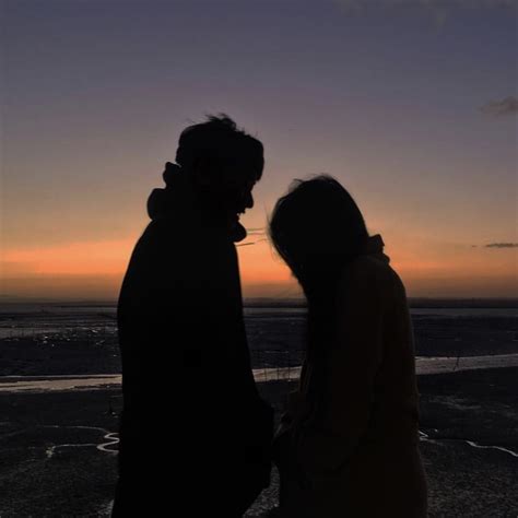 Faceless Aesthetic Couple Pictures | Girls DP