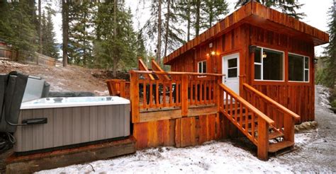 Enjoy A Mountain Experience In This Cozy Cabin In British Columbia