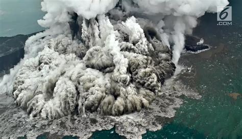 4 Potret Menyeramkan Erupsi Gunung Anak Krakatau Yang Diduga Akibatkan
