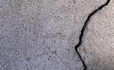 Free Photo Closeup Shot Of A Crack In A Concrete Wall