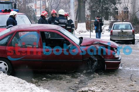 Acest articol se referă la poet. Soţi răniţi după ce s-au izbit cu maşina într-un copac, pe ...