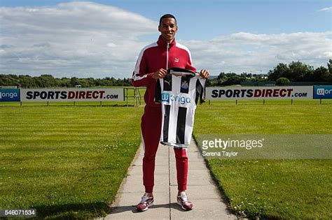 Newcastle United Unveil New Signing Isaac Hayden Photos And Premium High Res Pictures Getty Images