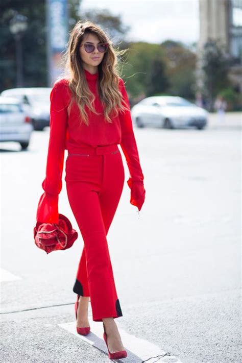 Street Style Look Com Turtleneck E Calça Vermelho Red Fashion Work